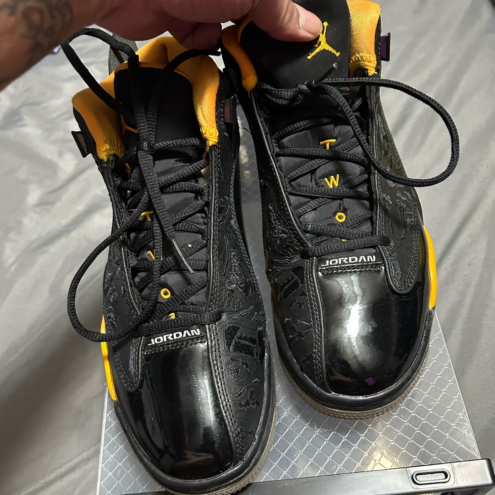 Jordan Men's Sneakers in Black and Yellow